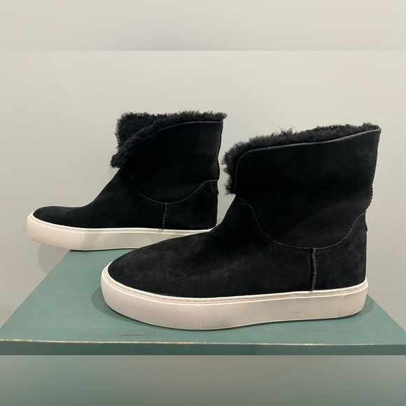 UGG Shoes - UGG Lynus cuffable Black Suede Fur-Lined sneaker 9.5 Boots